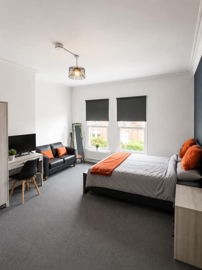 1 Large Double En Suite in a Stunning 9 Bed House! Main Photo