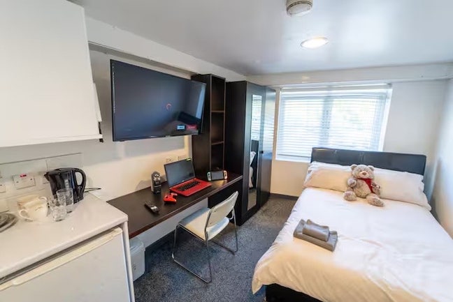 Large studio available next to UOB 🔥  Main Photo