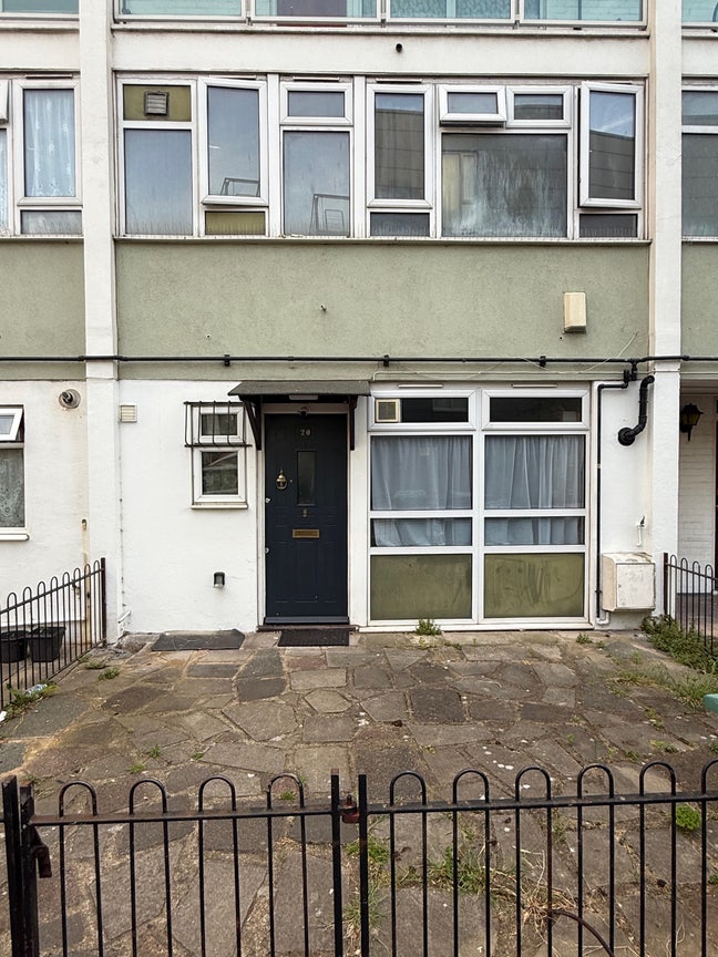 E14 - 1 Minute from Langdon Park Station - Shared Main Photo