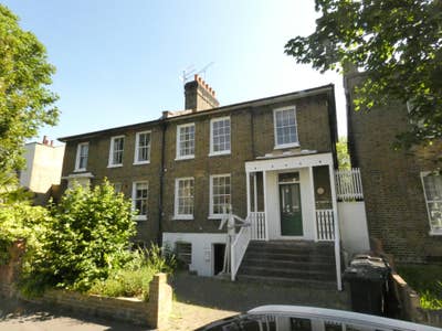 Stunning studio conversion with shared Garden, E8 Main Photo
