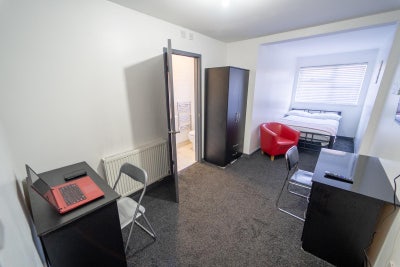  En-suite room of offer available for June/July 🔥 Main Photo