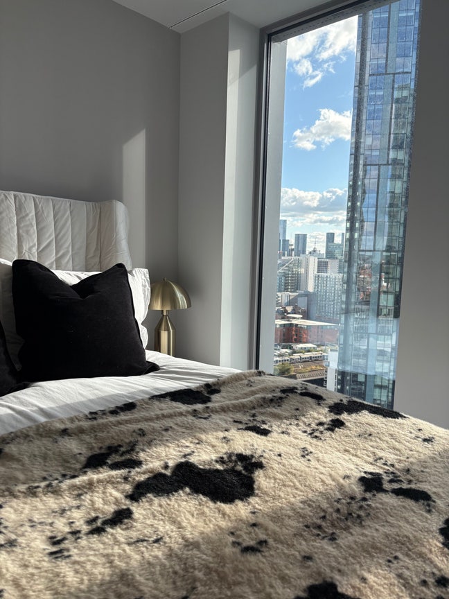 Lovely En-Suite Double Room on 21st Floor Main Photo