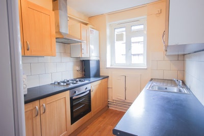Cosy double room available in shadwell BILLS INC!! Main Photo