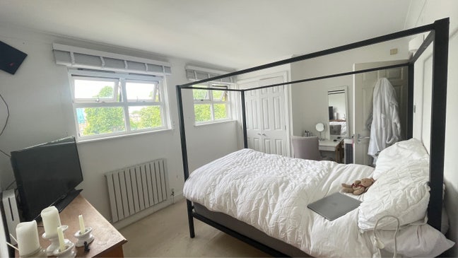 Double En-suite Room Short term let June- October Main Photo