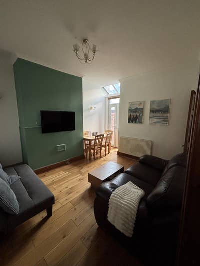 Double Room Near MediaCity – Short Term Main Photo