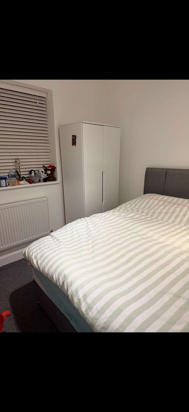 Bright Room Available in Prime Nine Elms Location Main Photo