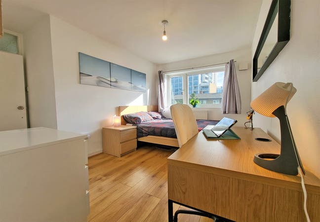⚡Modern Living Bright Double Room E14⚡ Main Photo