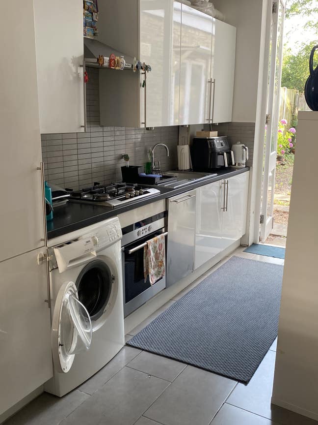 1000&pound; double room to rent in 2 bedroom house  Main Photo