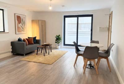 Modern 1 bed flat, Stamford Hill NOW Main Photo