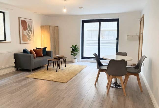 Modern 1 bed flat, Stamford Hill NOW Main Photo