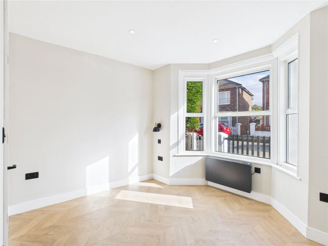 Modern En-suite Rooms Crawley Main Photo