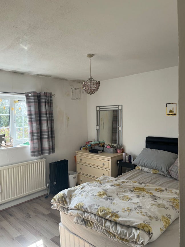 One double bedroom  Main Photo