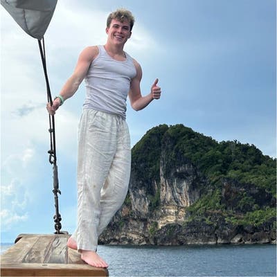 Professional Male seeks a single or double room Main Photo