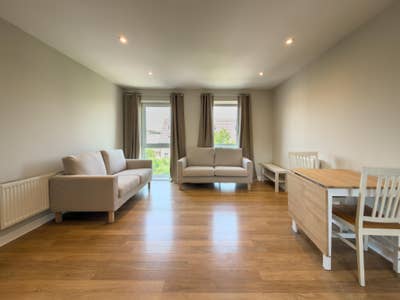 2 Bed Newly Refurbished Apartment Kennet Island Main Photo