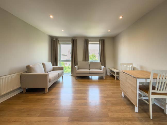 2 Bed Newly Refurbished Apartment Kennet Island Main Photo