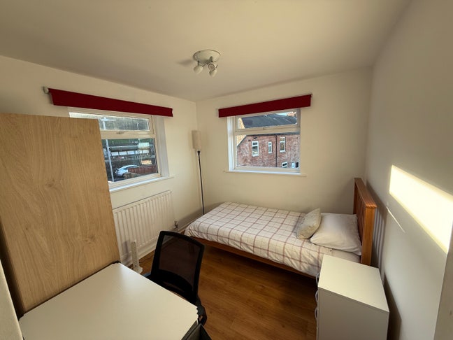 Bills Included - Room close to Metro Main Photo