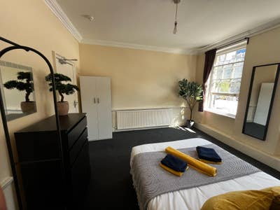 Large Double Room 1 Minute To Whitechapel Station Main Photo