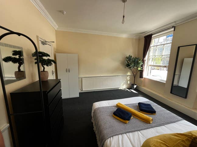 Large Double Room 1 Minute To Whitechapel Station Main Photo