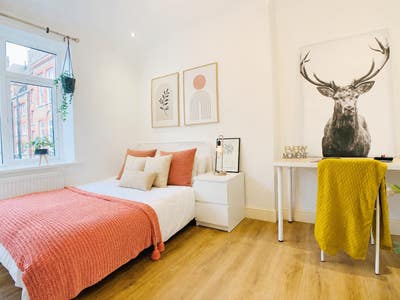 🌟 City Living Gem 2 Bath | Liv Room I Patio 🌟 Main Photo