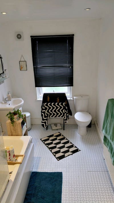 Small double room and own GF living space availabl Main Photo