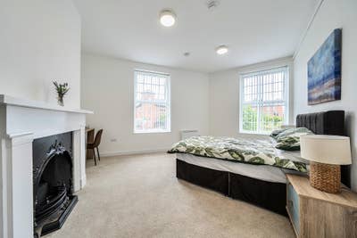  1 Beech Lane – Premium 5-Bed Corporate Accommoda Main Photo