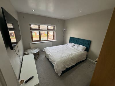 🏡King Size & Double Rooms | Bills Included (IG1)✨ Main Photo