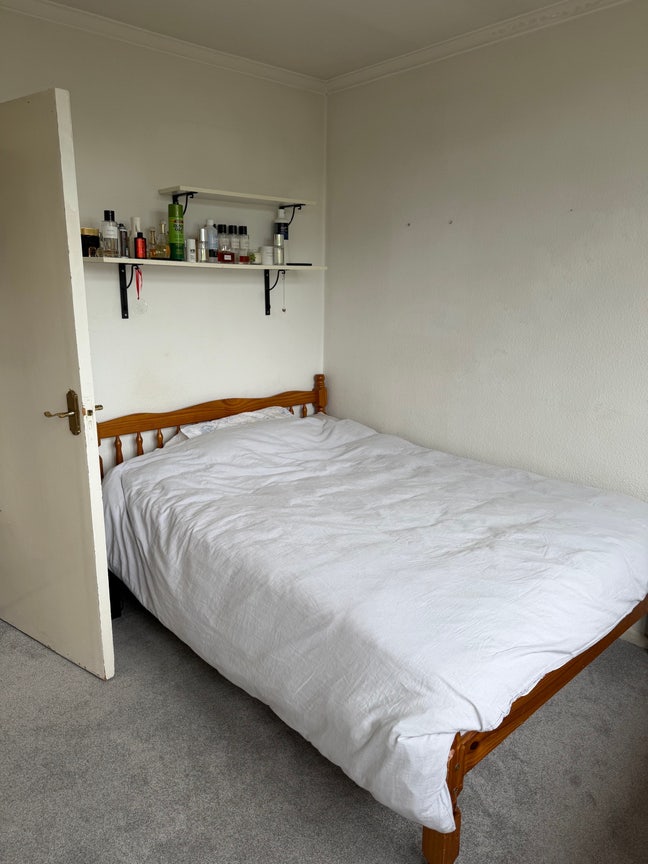  Double Room in East Putney with large storage  Main Photo