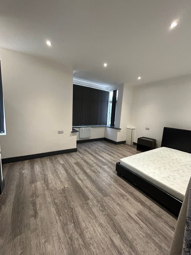 10 minutes from Heathrow en suite rooms ref:11PA Main Photo