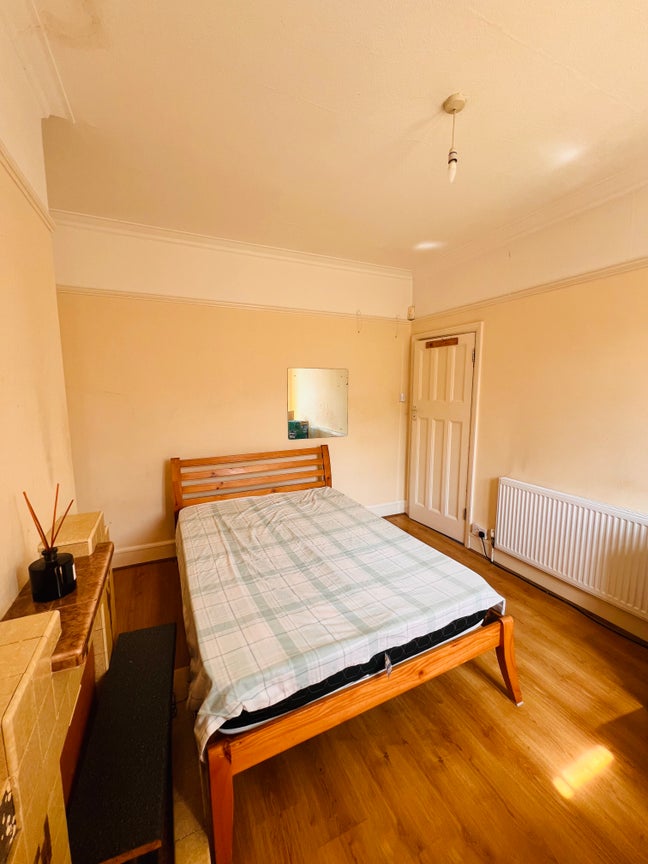 Double room in North Harrow  Main Photo