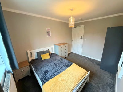 Redecorated Double Room Close to Telford Centre Main Photo
