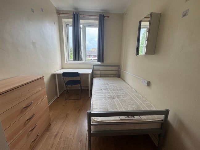 All Bills Included-Furnished-Near Underground/QMUL Main Photo