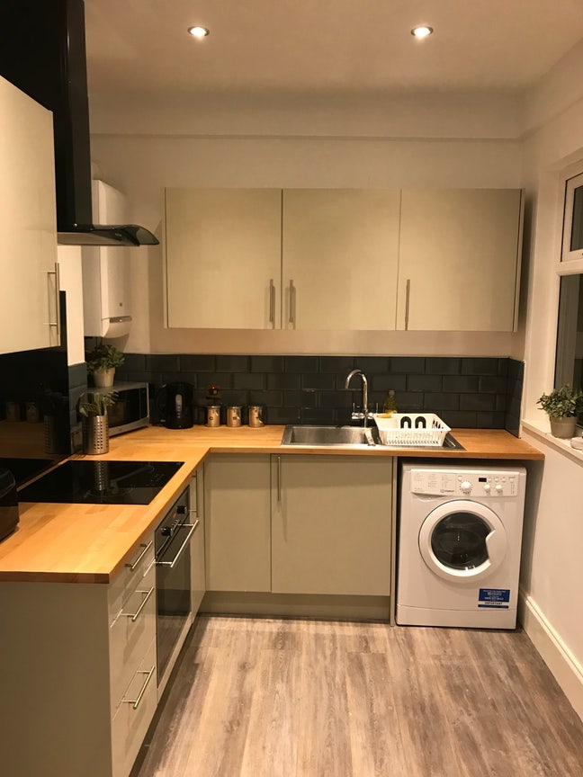 Large Double Room Available Now  Main Photo