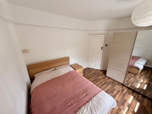 Bright & cosy double rooms | Elizabeth line  Main Photo