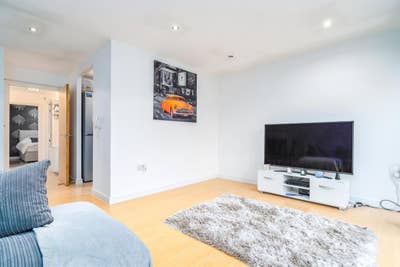 One Double Room for Rent  Main Photo