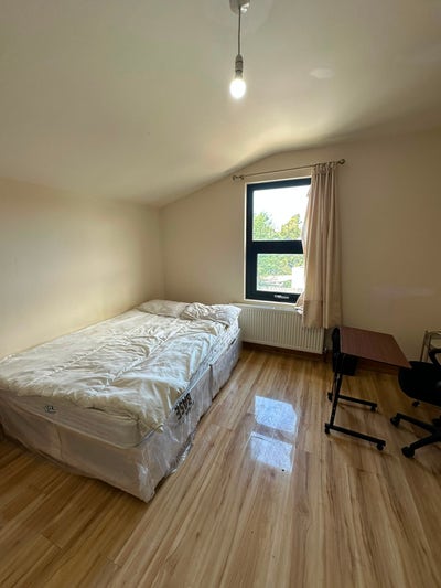 Spacious Double Room in Ilford  Main Photo