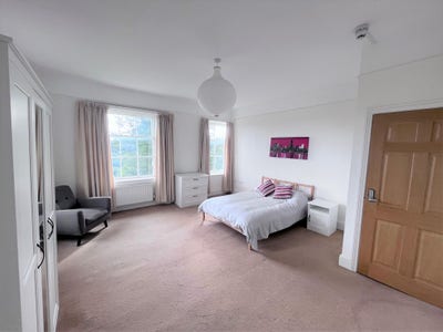 Penn Hill - Large Double Room Main Photo