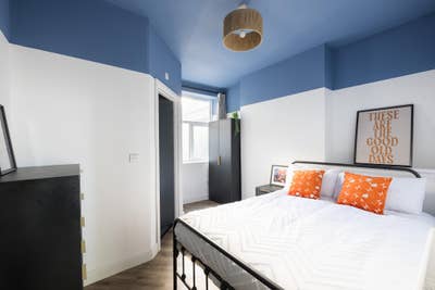 Large en-suite room in professional house share Main Photo