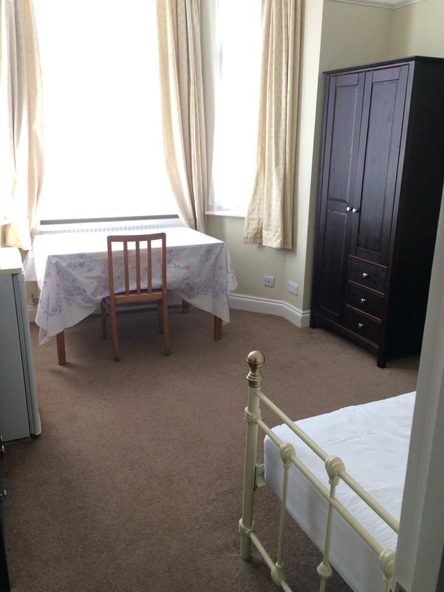Single room for one person in W12 Main Photo