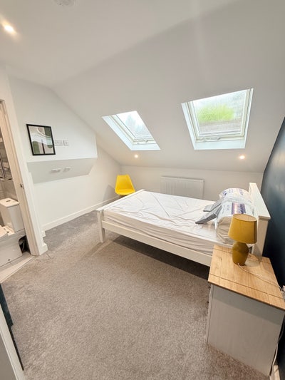 UC/PIP Accepted - En-Suite Rooms Available Now  Main Photo