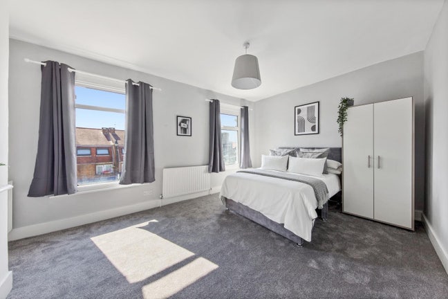 💖All-Fem🤩Massive Double Room🔥12-14min from St🚆 Main Photo