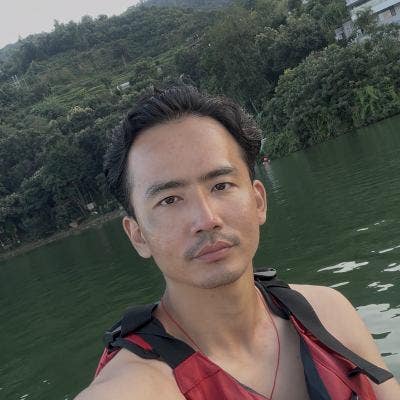 Friendly Professional looking for room in Reading Main Photo