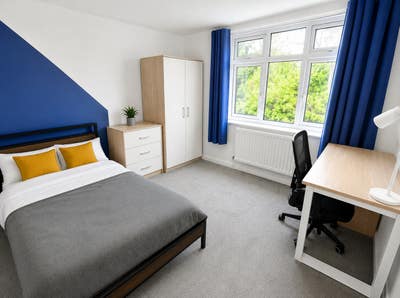 Student City centre Double room bills included  Main Photo