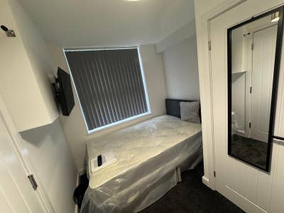 🏡 Brand New 5 En-suite Bedroom House in Coventry Main Photo