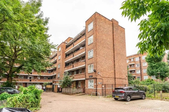 3  Bedroom Flat in Dalston Main Photo