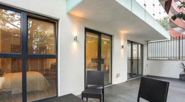 Furnished 2-Bedroom, 2 Bath Flat in Notting Hill  Main Photo