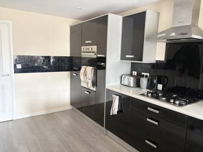 Double en-suite room in new build house  Main Photo