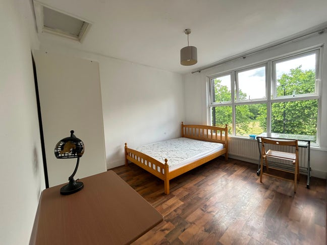  Double  Room  Near  Mile  End Station,E3 (Female preferred)
 Main Photo