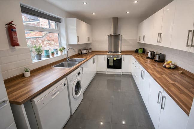 Balfour Road, Lenton- 6 rooms available  Main Photo