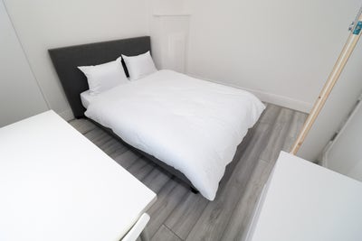🚆Stylish Double Room┃5 Min from Ealing Broadway┃ Main Photo