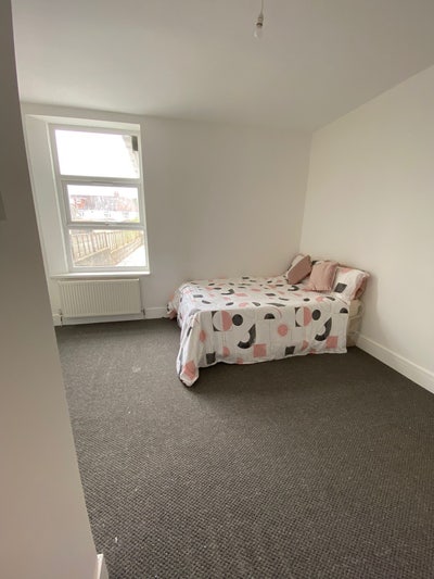 En-Suite Large Double Bed Student Only Main Photo